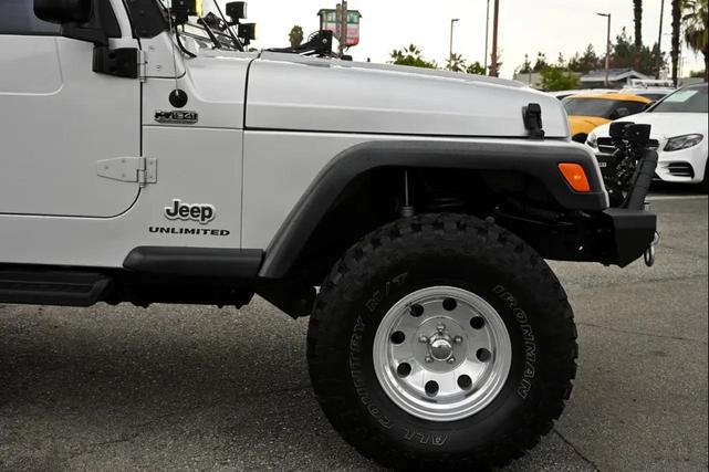 Photo of 2004 Bright Silver Metallic Jeep Wrangler