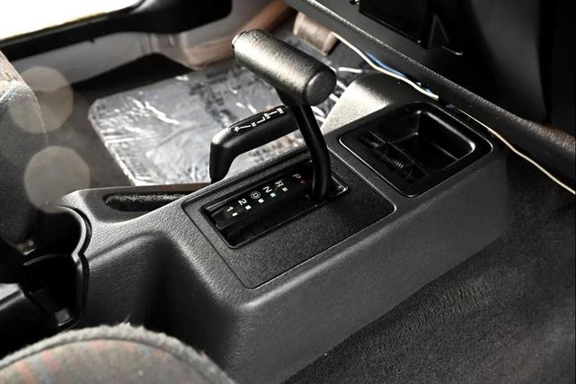 Photo of 2004 Bright Silver Metallic Jeep Wrangler