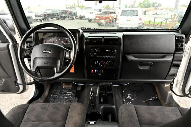 Photo of 2004 Bright Silver Metallic Jeep Wrangler