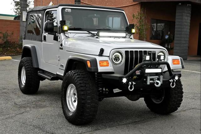 Photo of 2004 Bright Silver Metallic Jeep Wrangler