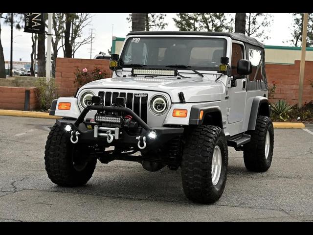 Photo of 2004 Bright Silver Metallic Jeep Wrangler