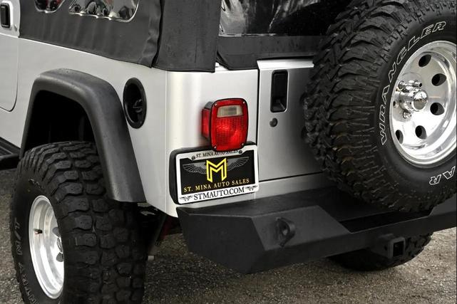 Photo of 2004 Bright Silver Metallic Jeep Wrangler