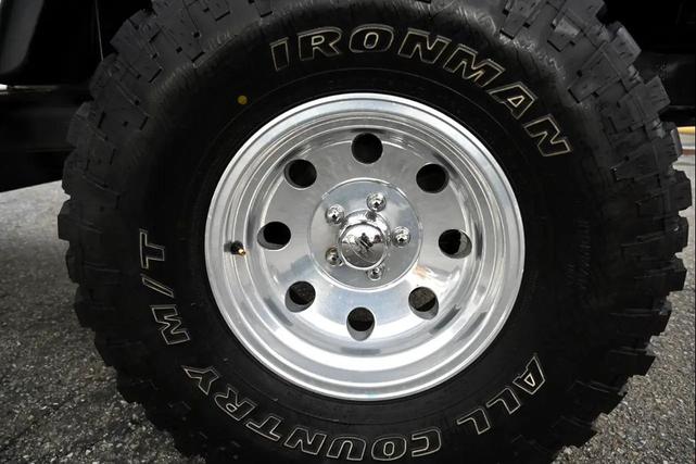 Photo of 2004 Bright Silver Metallic Jeep Wrangler
