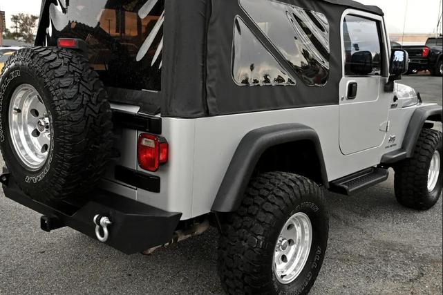 Photo of 2004 Bright Silver Metallic Jeep Wrangler