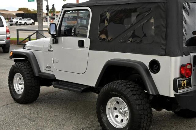 Photo of 2004 Bright Silver Metallic Jeep Wrangler
