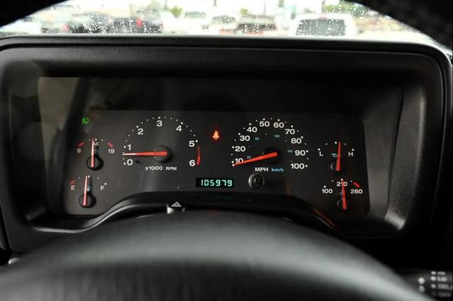 Photo of 2004 Bright Silver Metallic Jeep Wrangler