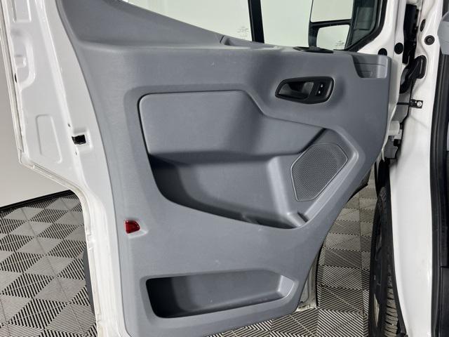 Photo of 2018 Oxford White Ford Transit-350