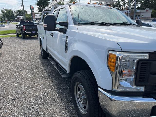 Photo of 2017 Oxford White Ford F-350