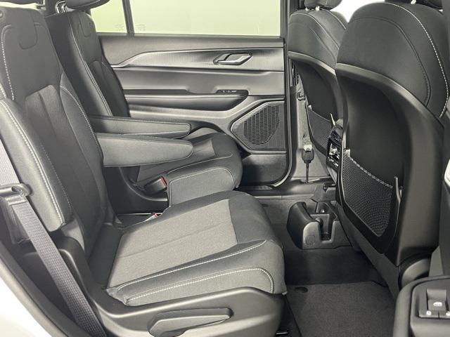 Photo of 2025 Bright White Clearcoat Jeep Grand Cherokee L