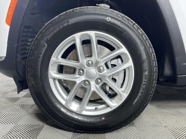 Photo of 2025 Bright White Clearcoat Jeep Grand Cherokee L