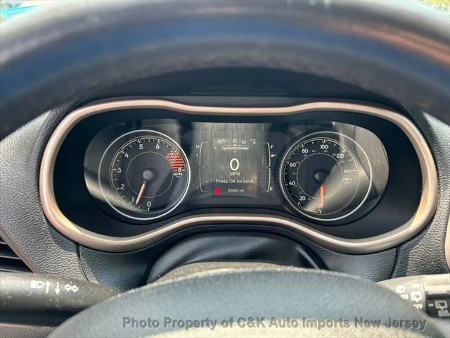 Photo of 2016 Granite Crystal Metallic Clearcoat Jeep Cherokee