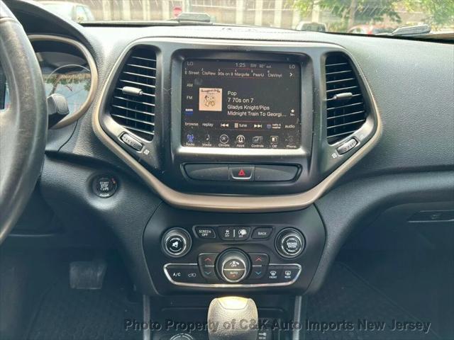 Photo of 2016 Granite Crystal Metallic Clearcoat Jeep Cherokee
