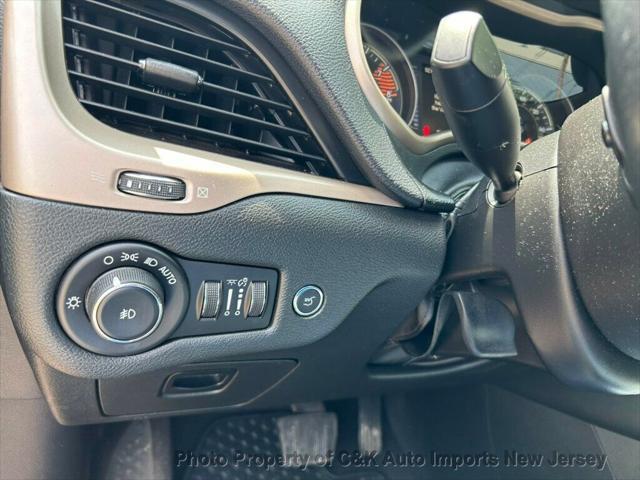 Photo of 2016 Granite Crystal Metallic Clearcoat Jeep Cherokee