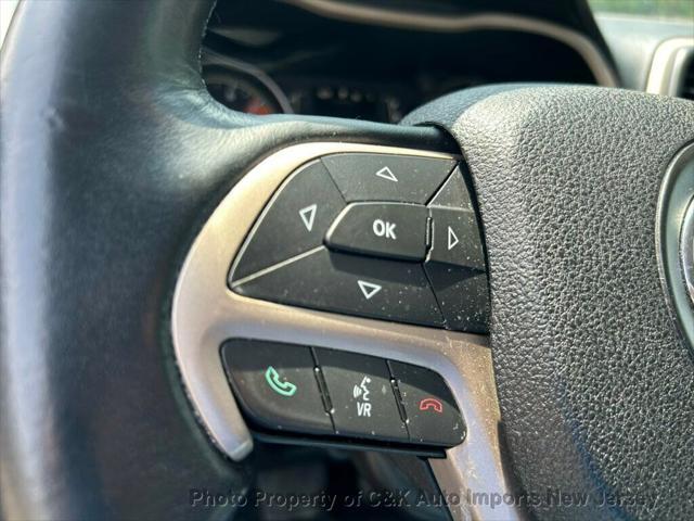 Photo of 2016 Granite Crystal Metallic Clearcoat Jeep Cherokee