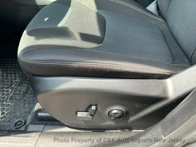 Photo of 2016 Granite Crystal Metallic Clearcoat Jeep Cherokee