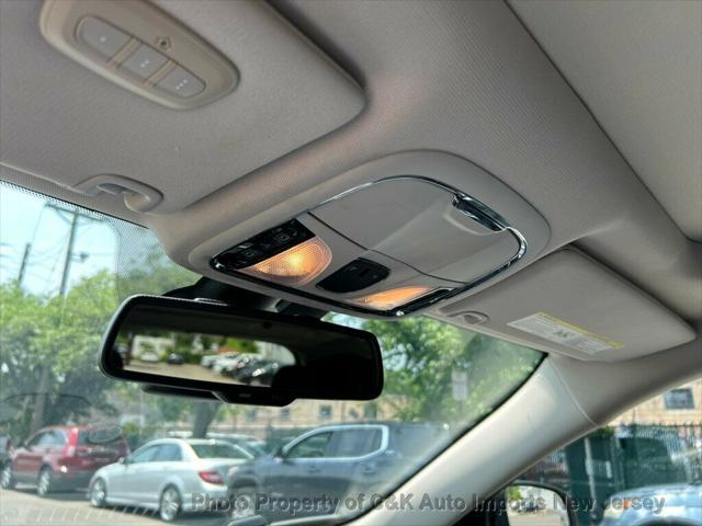 Photo of 2016 Granite Crystal Metallic Clearcoat Jeep Cherokee