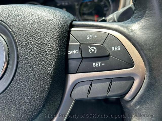 Photo of 2016 Granite Crystal Metallic Clearcoat Jeep Cherokee