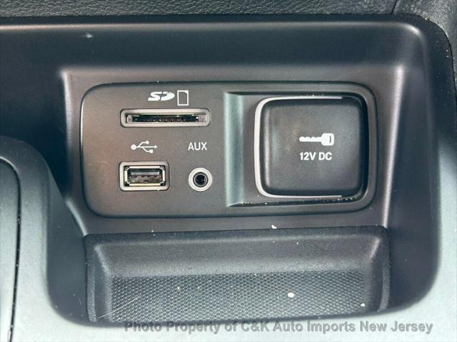 Photo of 2016 Granite Crystal Metallic Clearcoat Jeep Cherokee