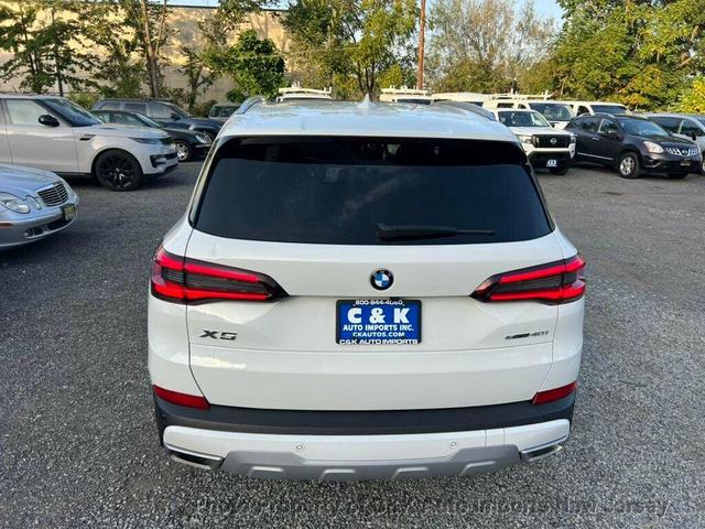 Photo of 2023 Alpine White BMW X5