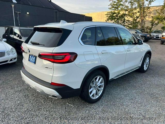 Photo of 2023 Alpine White BMW X5
