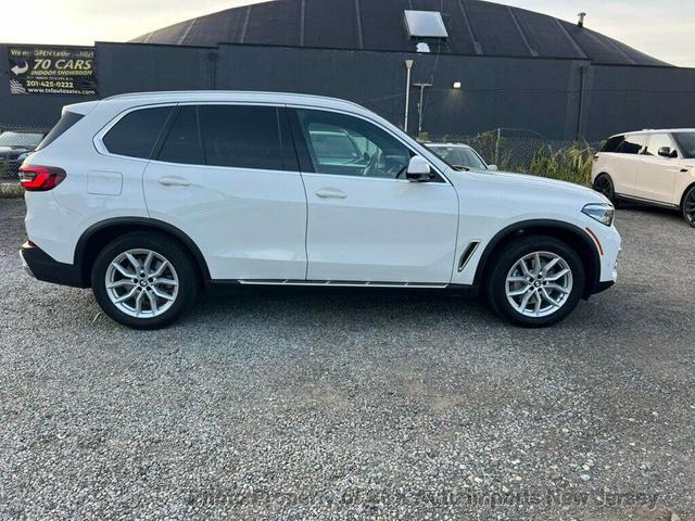Photo of 2023 Alpine White BMW X5