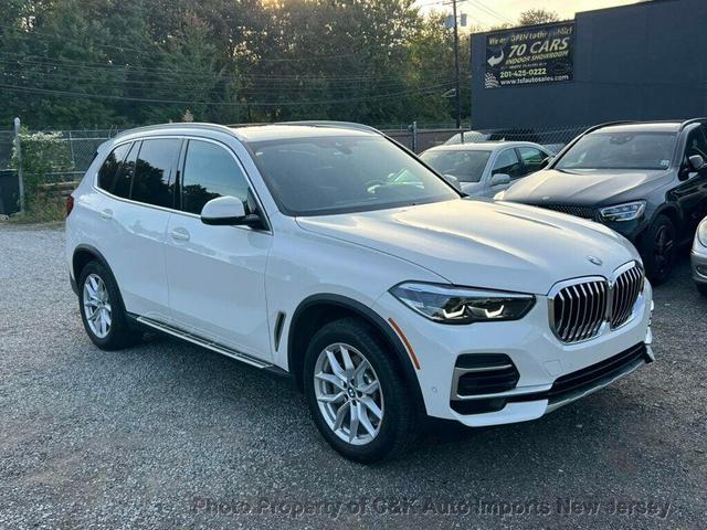 Photo of 2023 Alpine White BMW X5