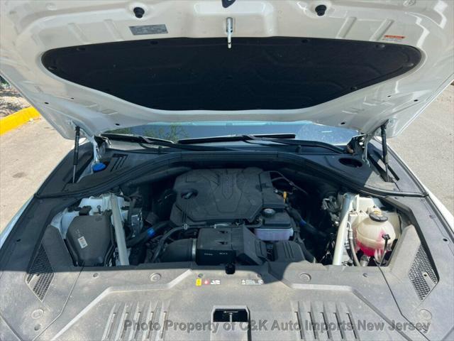 Photo of 2022 Alta White Genesis GV70