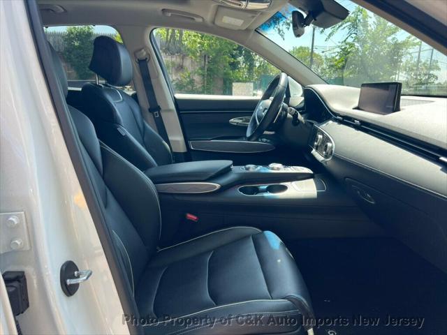 Photo of 2022 Alta White Genesis GV70