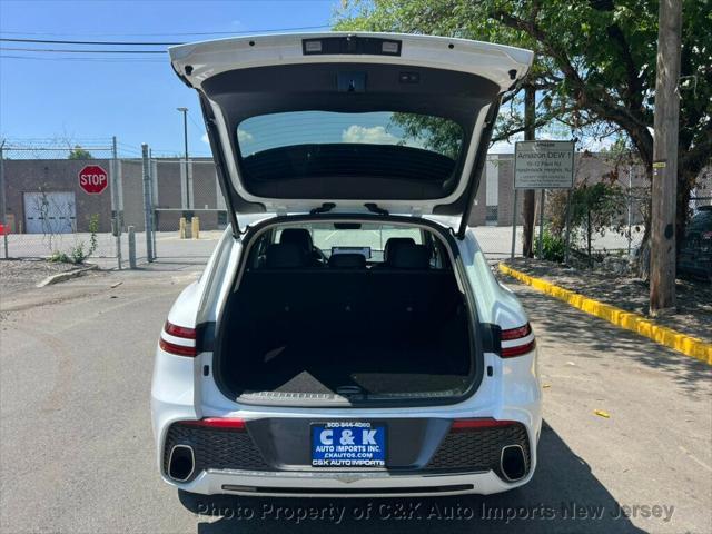 Photo of 2022 Alta White Genesis GV70
