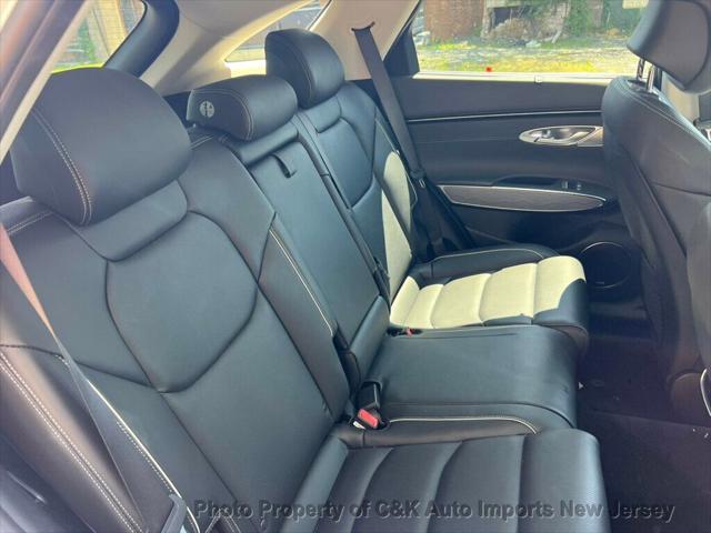 Photo of 2022 Alta White Genesis GV70