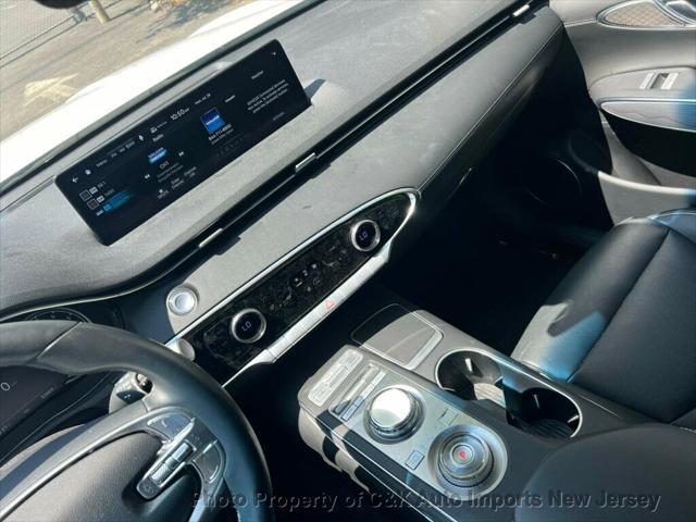 Photo of 2022 Alta White Genesis GV70