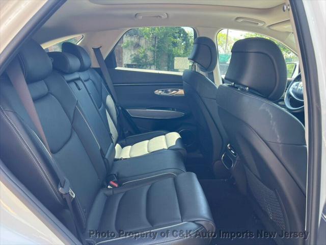 Photo of 2022 Alta White Genesis GV70