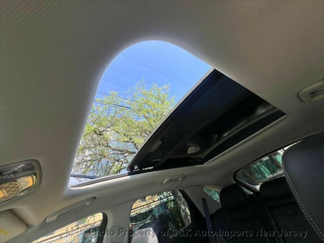 Photo of 2022 Alta White Genesis GV70