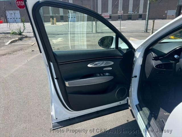 Photo of 2022 Alta White Genesis GV70