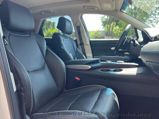 Photo of 2022 Alta White Genesis GV70