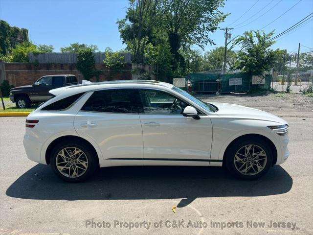 Photo of 2022 Alta White Genesis GV70