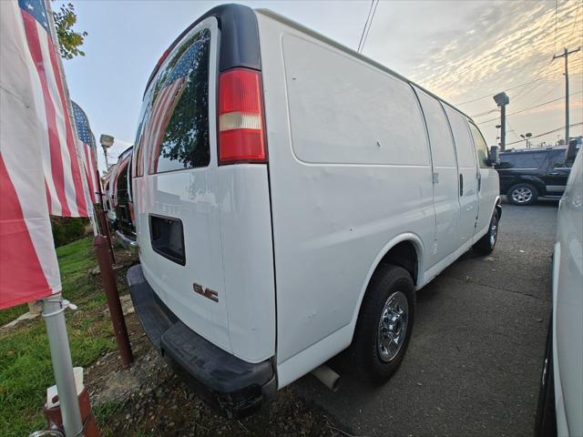 Photo of 2014 White GMC Savana 3500