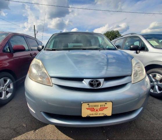 Photo of 2008 Blue Toyota Sienna