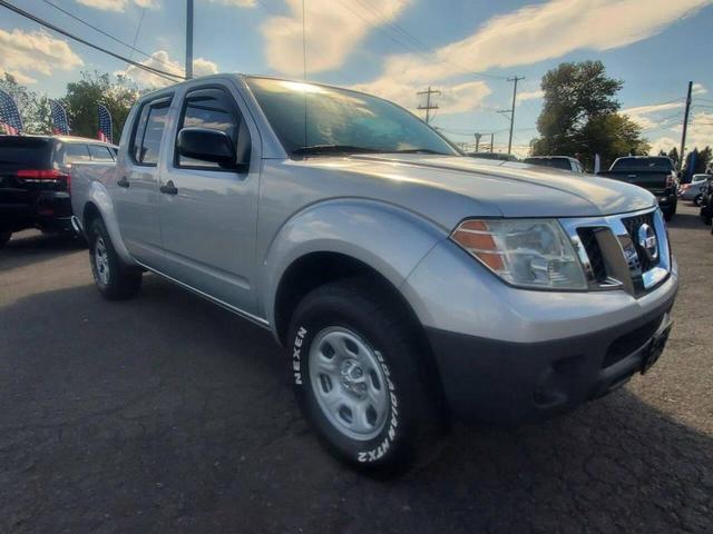 Photo of 2015 Silver Nissan Frontier