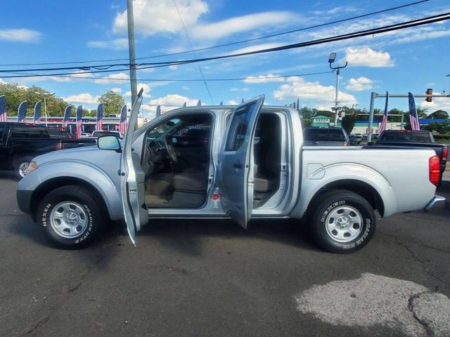 Photo of 2015 Silver Nissan Frontier