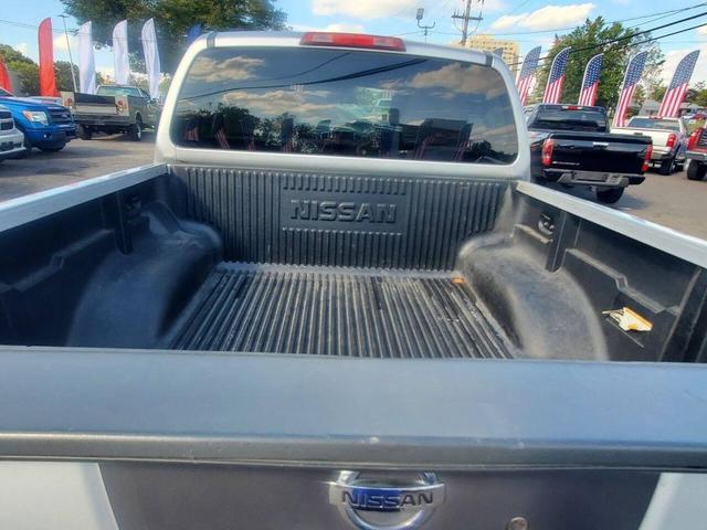 Photo of 2015 Silver Nissan Frontier