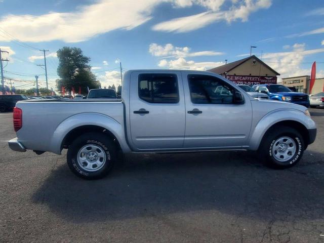 Photo of 2015 Silver Nissan Frontier