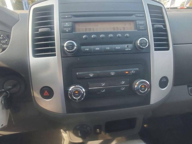 Photo of 2015 Silver Nissan Frontier