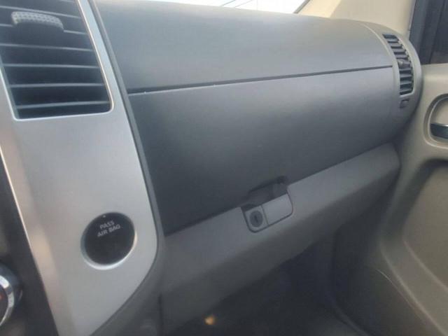 Photo of 2015 Silver Nissan Frontier