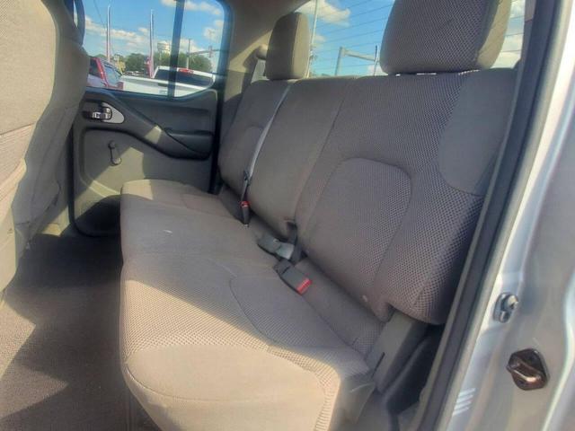 Photo of 2015 Silver Nissan Frontier