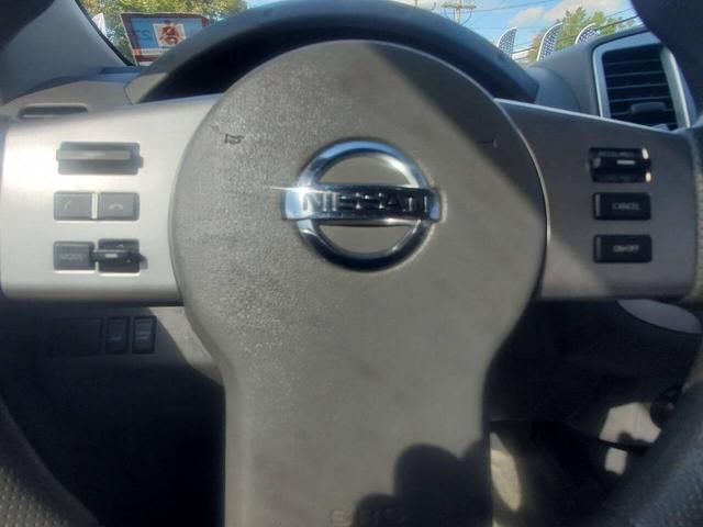 Photo of 2015 Silver Nissan Frontier
