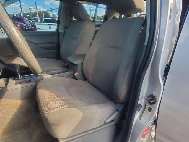 Photo of 2015 Silver Nissan Frontier