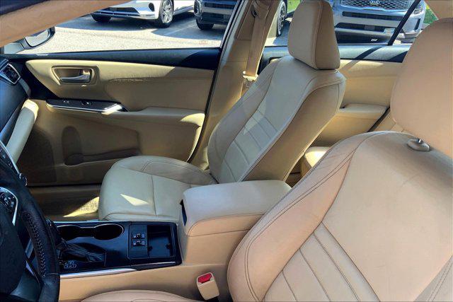 Photo of 2017 Blizzard Pearl Toyota Camry