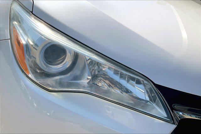 Photo of 2017 Blizzard Pearl Toyota Camry