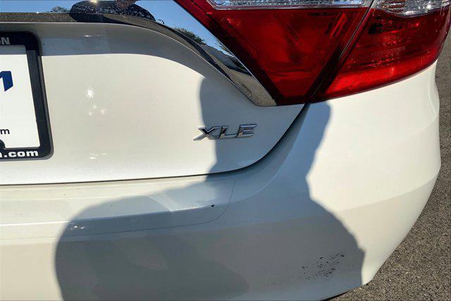 Photo of 2017 Blizzard Pearl Toyota Camry